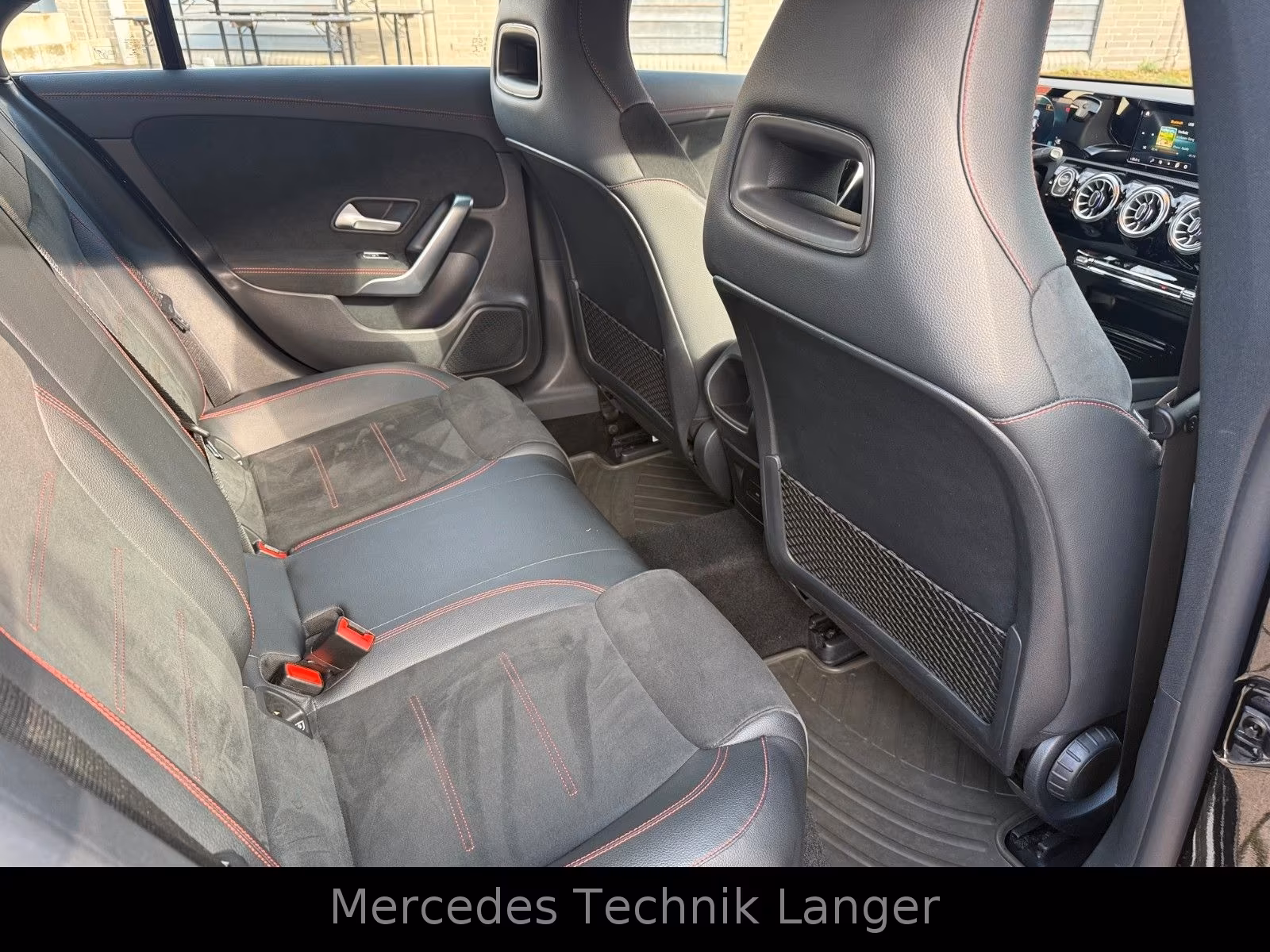 Mercedes-Benz CLA 200 AMG Line