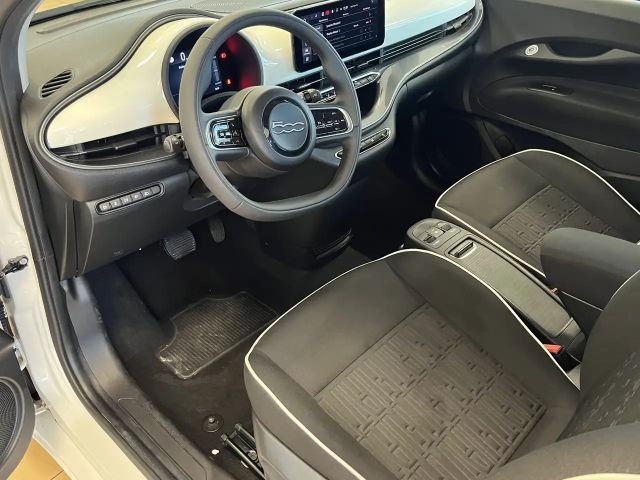 Fiat 500e R.cam*SHZ*Totwinkelass*42Kwh*Spurhalteass