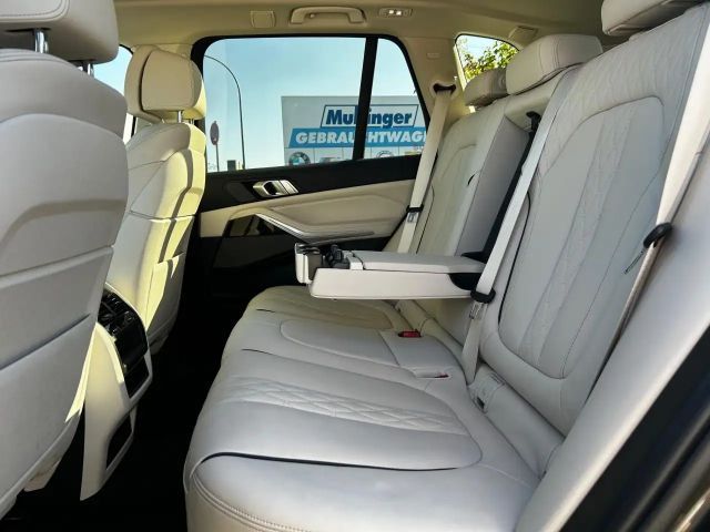 BMW X5 x40i IntAktLenk.PanoD.SurView.ACC Laser 20" HUD