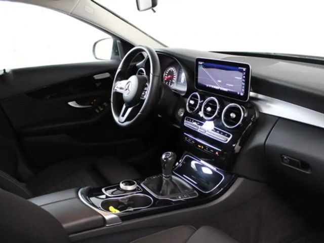 Mercedes-Benz C 200 C 200 d Sedan