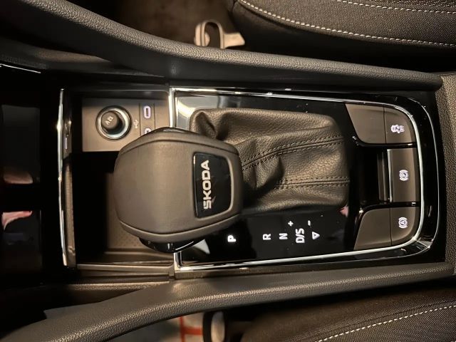 Skoda Karoq Edition 130 DSG*AHK*Rückfahrk*Frontscheibenheiz