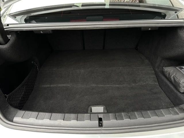 BMW 330 330e Sedan