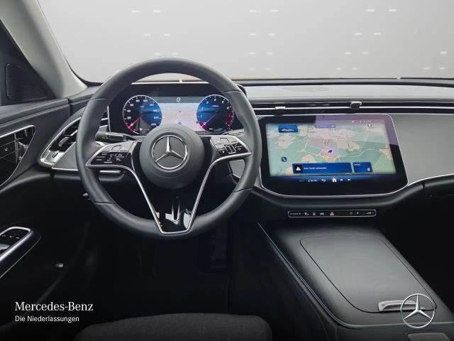 Mercedes-Benz E 200 AVANTGARDE Sedan