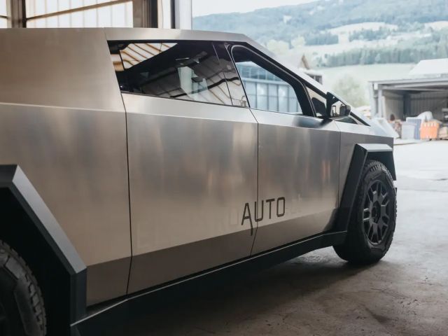 Tesla Cybertruck Cybertruck "foundation series" EU Zulassung