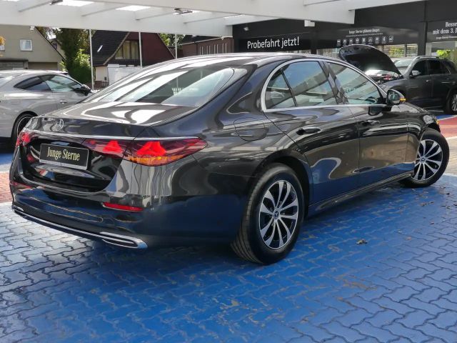 Mercedes-Benz E 200 AVANTGARDE Sedan