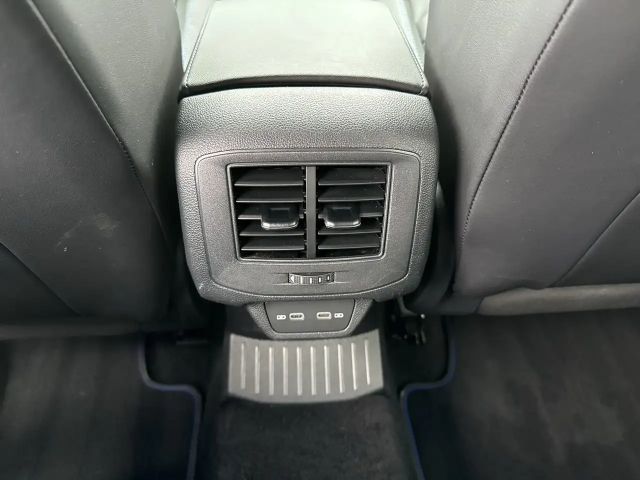 Volkswagen T-Roc R / R-Performance / Akrapovice