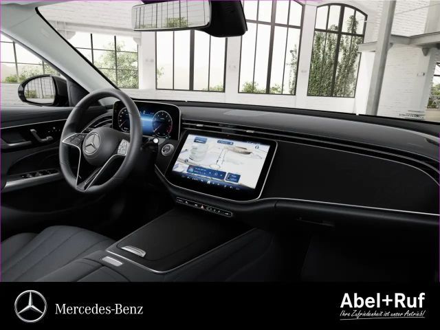 Mercedes-Benz E 200 AVANTGARDE Sedan
