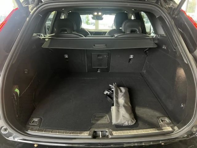 Volvo XC60 AWD Dark Plus