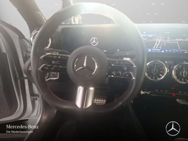 Mercedes-Benz A 220 A 220 d AMG Line