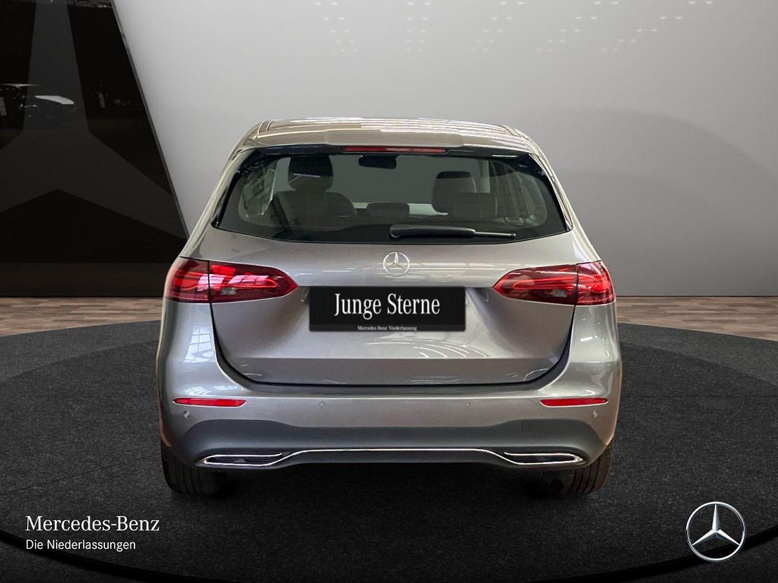 Mercedes-Benz B 180 Sedan