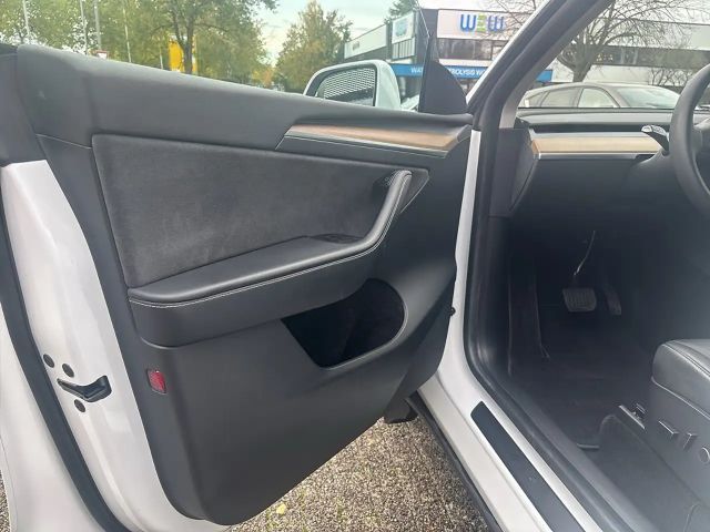 Tesla Model Y AWD Long Range