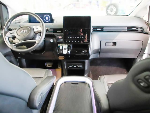 Hyundai Staria Signature