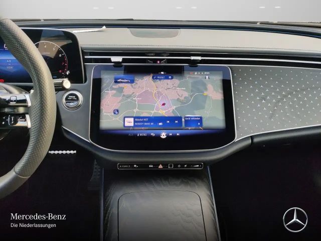 Mercedes-Benz E 200 AMG Line Sedan