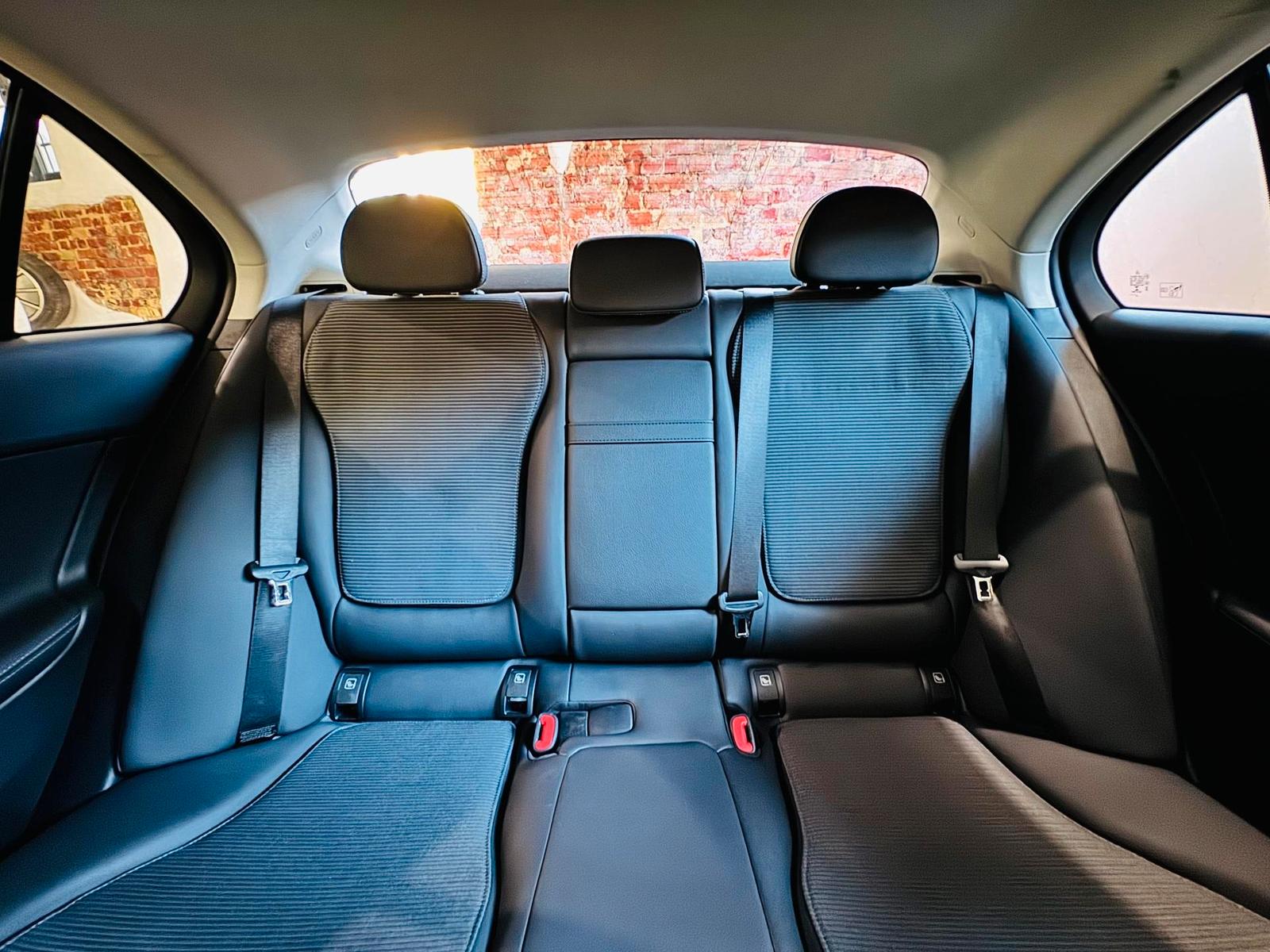 Mercedes-Benz C 200 AVANTGARDE Sedan