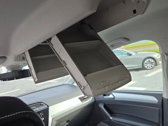 Volkswagen Touran 1.5 TSI DSG IQ.Drive