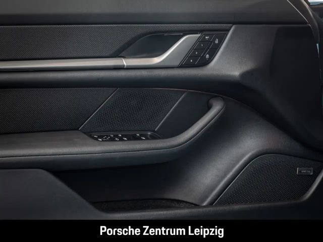 Porsche Taycan S Turbo