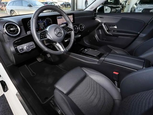 Mercedes-Benz A 250 A 250 e