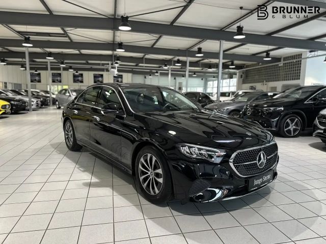 Mercedes-Benz E 200 AVANTGARDE Sedan