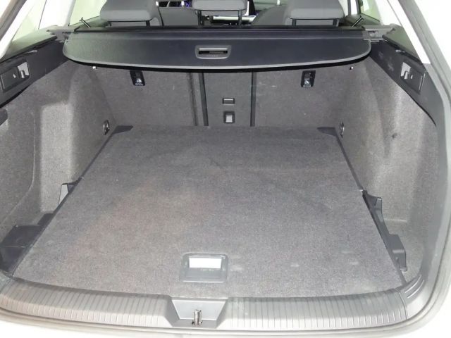 Volkswagen Golf Life Variant