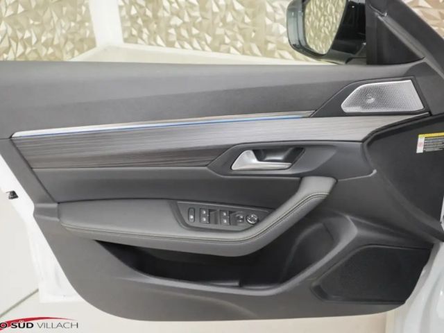 Peugeot 508 EAT8 Hybrid4