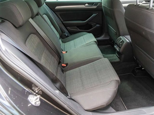 Volkswagen Passat 1.5 TSI Business DSG Variant