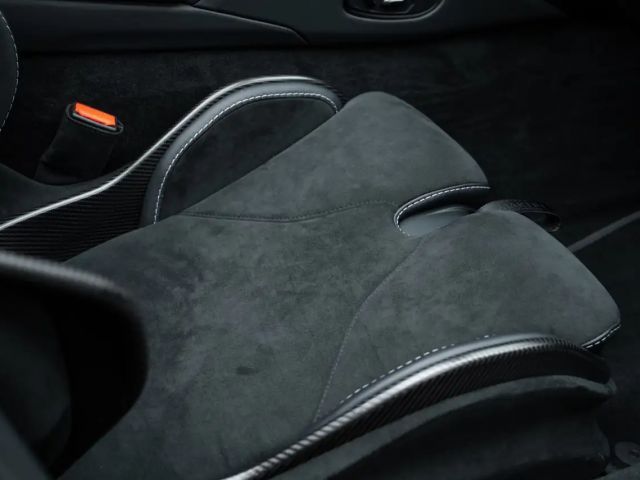 Aston Martin Vantage Roadster TOP GEPFLEGT/CARBON SEAT