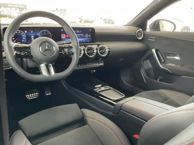 Mercedes-Benz CLA 200 AMG Line CLA 200 d Coupé