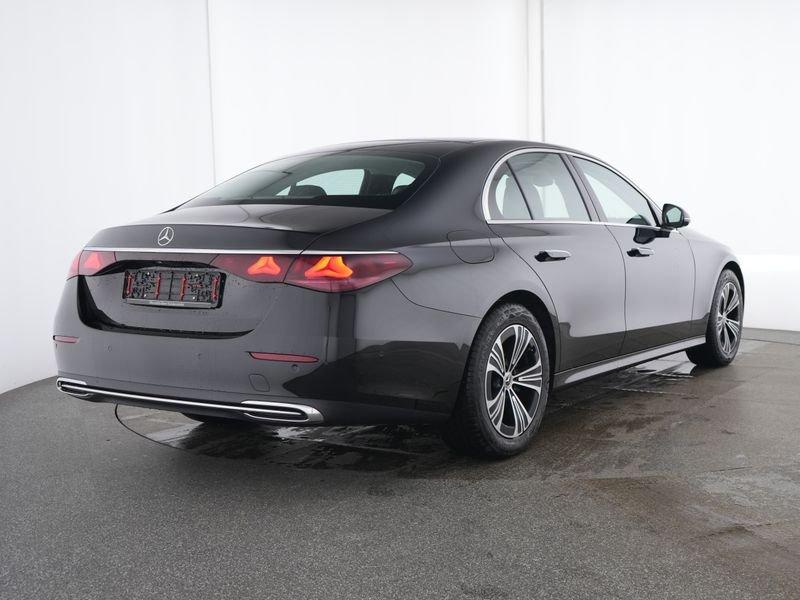 Mercedes-Benz E 200 AVANTGARDE Sedan