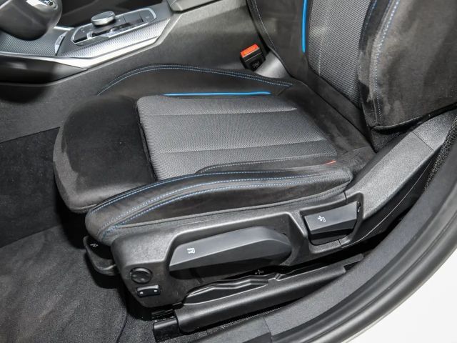 BMW 320 320i M-Sport Sedan