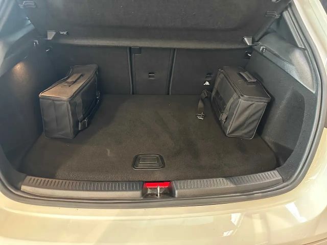 Mercedes-Benz A 250 A 250 e AMG Line