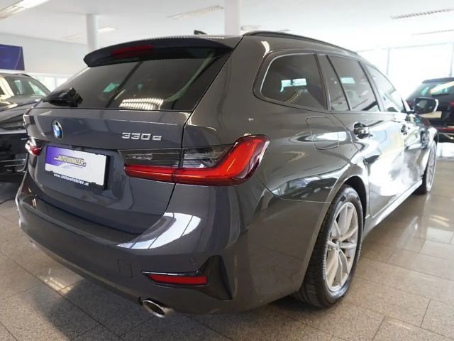 BMW 330 330e Touring xDrive