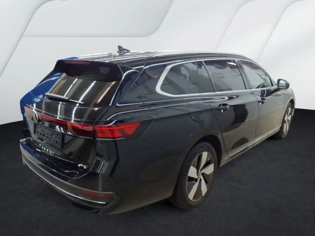 Volkswagen Passat 1.5 eTSI Business Variant