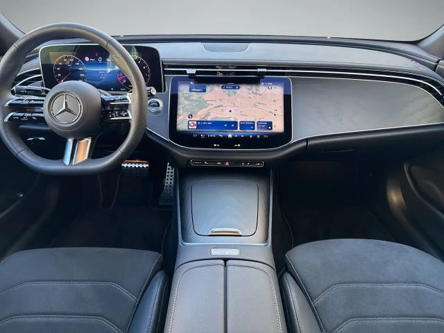 Mercedes-Benz E 200 4MATIC Sedan