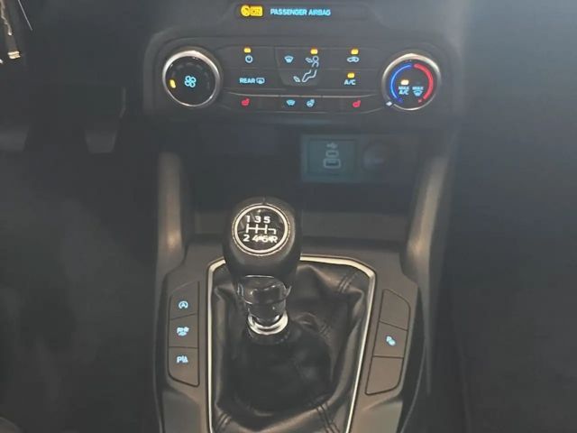 Ford Focus Cool & Connect EcoBoost Wagon