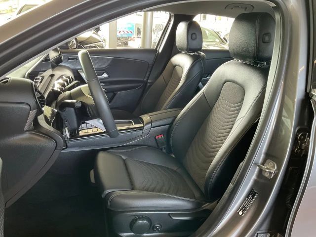 Mercedes-Benz A 180 Hatchback Progressive