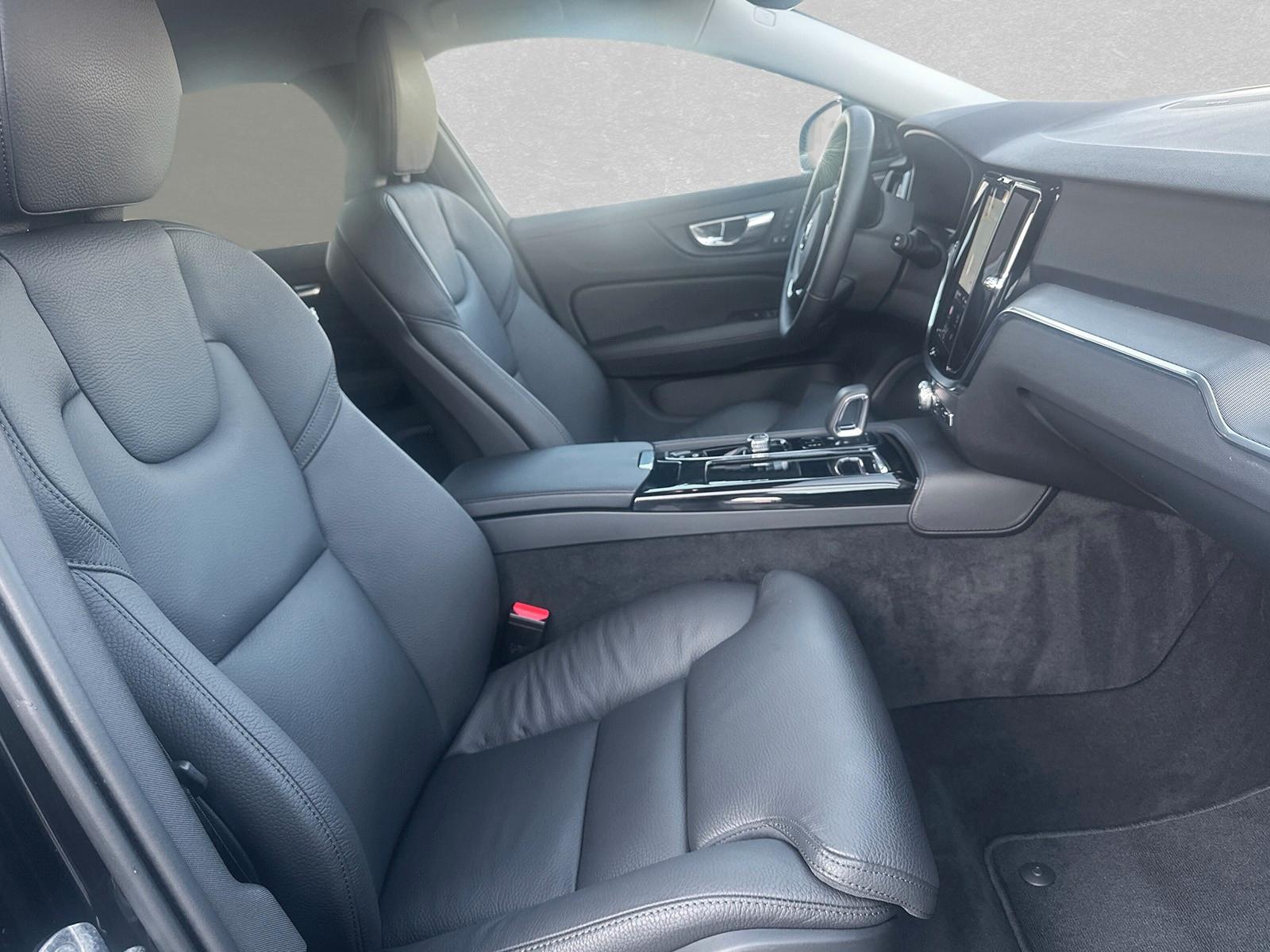 Volvo V60 AWD Dark Plus T6