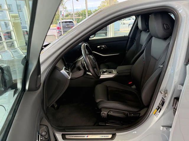 BMW 320 320e M-Sport Sedan