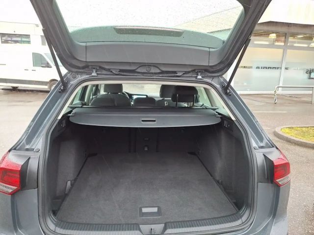 Volkswagen Golf 1.5 eTSI DSG Life Variant