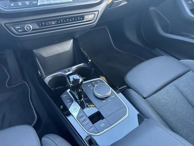 BMW 118 118i Sedan Sport Line