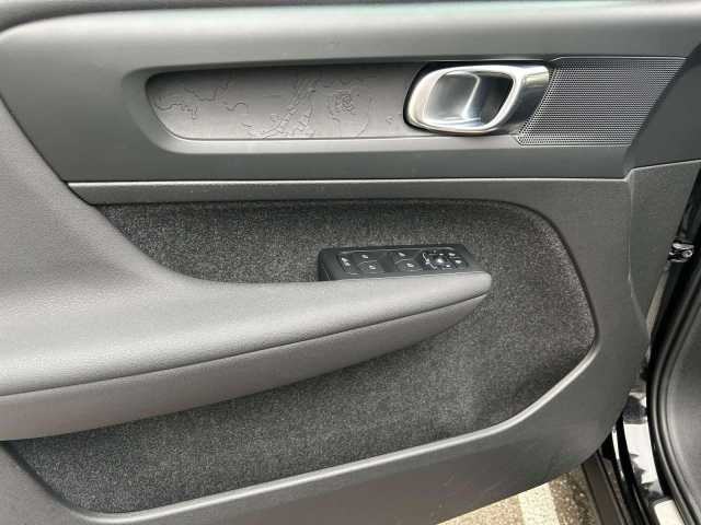 Volvo XC40 Core Recharge