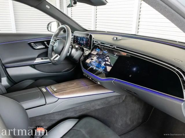 Mercedes-Benz E 200 AMG Line Sedan