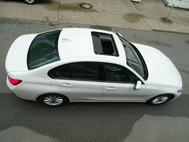 BMW 320 320i Sedan Sport Line