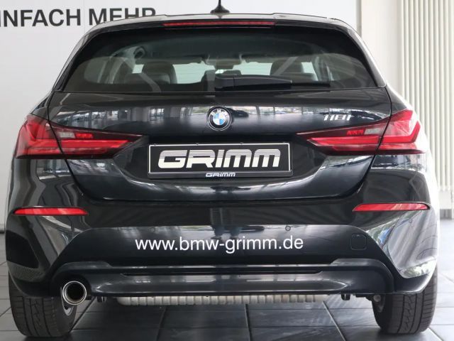 BMW 118 118i Sedan Sport Line