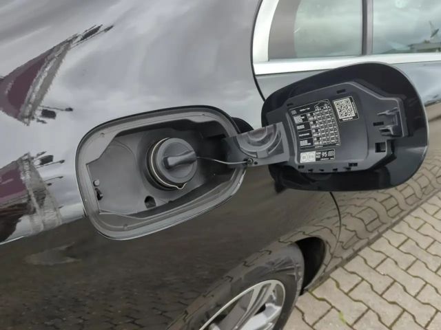 Mercedes-Benz E 200 Sedan