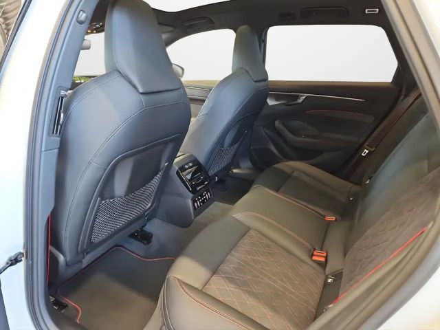 Audi A6 Avant Quattro S-Tronic