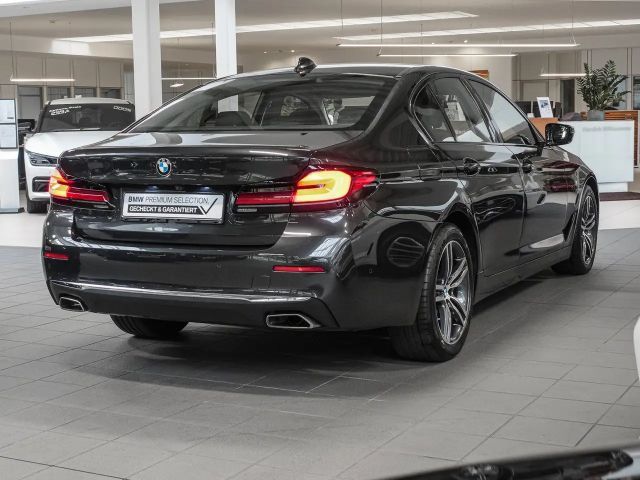 BMW 530 530d Luxury Line Sedan