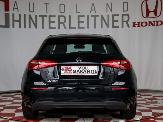 Mercedes-Benz A 180 / NAVI / RÜCKFAHRKAMERA / SITZHEIZUNG