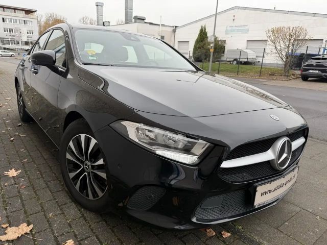 Mercedes-Benz A 180 A 180 d