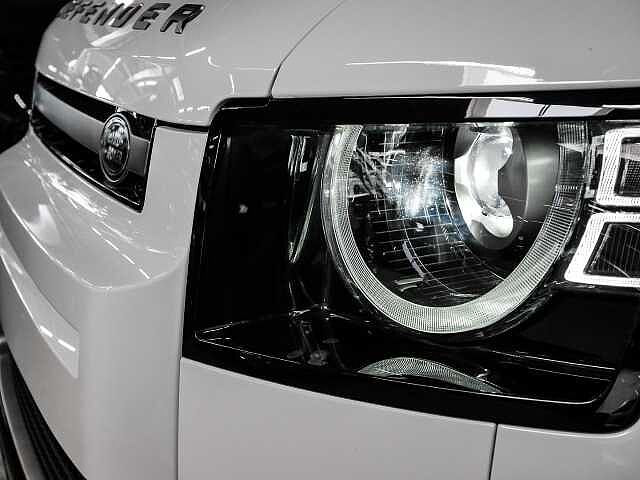 Land Rover Defender 110 Dynamic SE