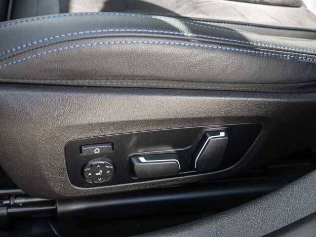 BMW 320 320i M-Sport Sedan